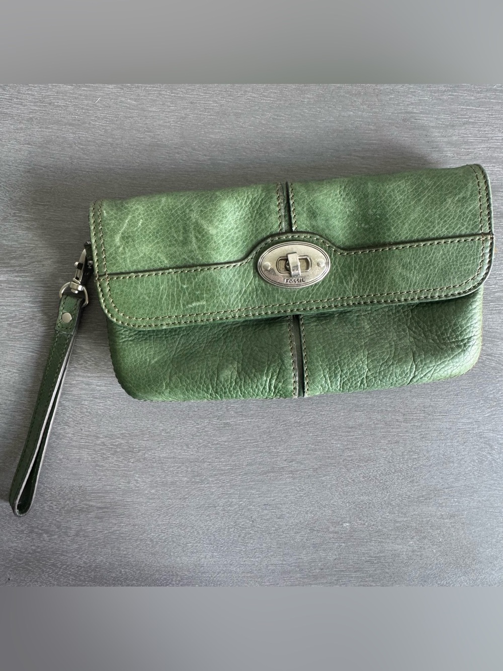 Fossil Green Leather Turn-Lock Wristlet Clutch - Picture 7 of 10